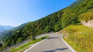 Relaxing 4K Mountain Drive &ndash; 9‑Minute Alpine Road Trip with Ambient Music 🏔️🎶