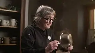 Martina Breznik - recept za sirovo strjenko s hruško v bezgovem sirupu