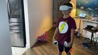 Angelo and Lara playing VR Game