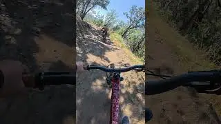 Con mi amigo Alex Garza en spider mountain en la l&iacute;nea llamada recluso #mtb