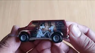 Hot Wheels Walt Disney 101 Dalmations - Ford Transit Supervan