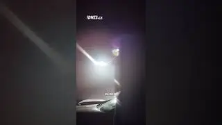 Nepůjč&iacute; mi ani korunu, vysvětloval opilec, proč rozbil zn&aacute;m&eacute;mu čeln&iacute; sklo auta
