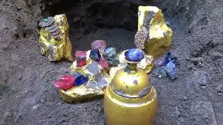 Searching for treasure in the wilderness, I accidentally found a nest of gold and got rich