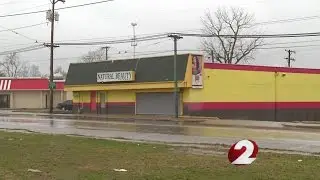 Beauty shop employee assaulted with bat
