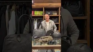 Подписывайтесь на @WhatGoesAroundNYC, чтобы увидеть больше винтажных дизайнерских сумок и аксессу...