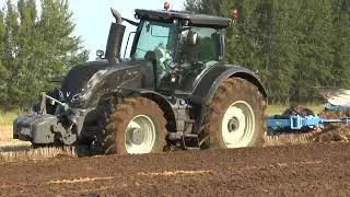Valtra S354 tractor with Lemken Vari-Diamant 7 furrow plough