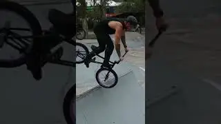 Ricky&rsquo;s Clean footjam over a 6ft Spine 🔥👌🏻 #bmx #bmxlife #skatepark #subscribe