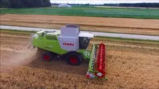 CLAAS Lexion / Zomergerst dorsen / Summer Barley  /  Sommergerste / Drone / Combine /Agriculture