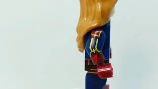 Avengers: Endgame Captain Marvel Carol Danvers 360&deg; View of Minifigure Lego