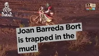 Stage 8 - Top moment: Joan Barreda Bort is trapped in the mud! - Dakar 2017