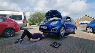 #36 - 6 minute oil change on the Twingo RS