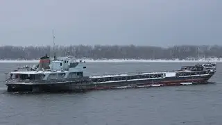 27.12.25 Г. САМАРА МАНЕВРЫ ТЕПЛОХОДОВ ОМ-142 И ОКСКИЙ-35 