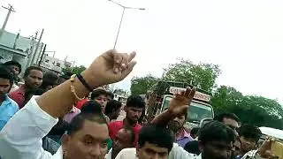 potharaveni Kraanthi fighting with police in peddapalli