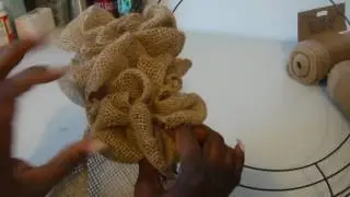 Easy Burlap Bubble Wreath Tutorial