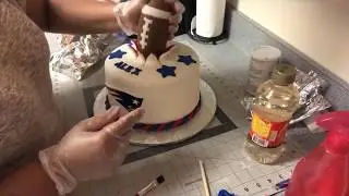 Como decorar un bizcocho de football en fondant #patriotscake #pasteldepatriots #football #pastel
