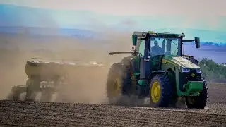 John Deere 8R 250 & John Deere 8285r - Sowing