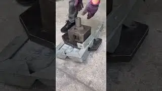Square tube 90 degree angle cutting punch mold