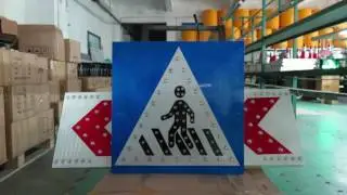 High brightness LED arrow flashing solar traffic safety sign