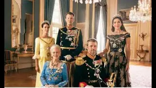Unexpected Guest Crashes the Danish Royal Family's Palace Balcony Moment!