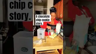 Печенье с шоколадной крошкой и ребенок, предоставленный самому себе.