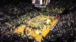 Ducks upset #3 Arizona - fans storm the court