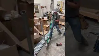 Видел бы ты, как ученик ударил его 😂 #электрик #искромётный #ученик #мужик
