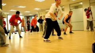 Nicklas the nerd teaching people a dance in Streetstar Studio.