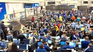 Traders work on trading floor in Chicago as tariffs continue to rock Wall Street