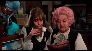 Wendy Richard nails