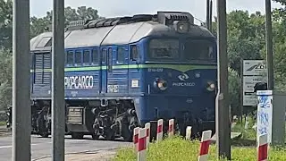 2 ujęcia ST44-1251 na 2 przejazdach kolejowych Fabryczna i Poznańska Z Taboltami i z Luzem. RP1