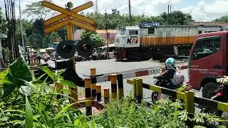 Palang Pintu Kereta Api JPL 363a||Ka Argo Lawu||Railroad Crossing Indonesia 