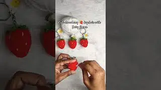 cute strawberry 🍓 keychain / bag charm with Daisy flower.Dm to order 💌.#crochet #ytshorts #keychain