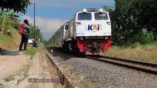 Kereta Argo Wilis Ngebut Ketika Melintas Di Track Lurus JPL 371