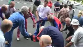 Altersrekord versuche aus der Pink im Fallschirmspringen