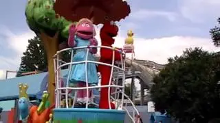 neighborhood street party parade at sesame place 2012 1