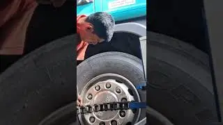 Using Machine Gun Change Tire🚛#truckdriver #mechanic #truck #youtubeshorts