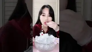 Whiteice eating 🧊🧊🧊 #icecube #matchice #mukbang #food #ice #icecream #icecrunch
