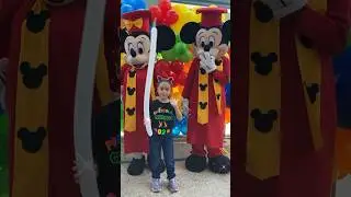 Mickey y Minnie en mi graduaci&oacute;n #shortsfeed #mickeymouse #minnie #mickey #graduation