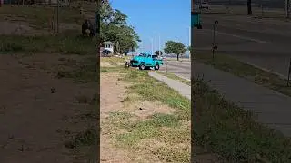 Classic truck cruisin' #car #v8 #carshow #beach #classic #classiccars #chevy #truck #cruise #lifted