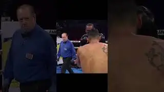 Keon Davis has Michael Velez Garcia crawling to the corner 😱🥊 #boxing #norfolk #fightnight #shorts