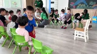  English lesson for children (5-6 years old) at Baby Montessori _ Clothes _Teacher: Ha Thuy Quynh