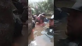 ALASKA MAN CATCHES HUGE CATFISH WITH HIS BARE HANDS!!! WHAT A GRAB!