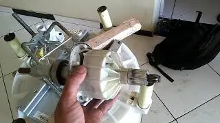 sacando mecanismo da máquina de lavar colormaq LCA 12