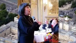 Мирей Матьё исполнила перед собравшимися на приёме гостями “Panis Angelicus” и “Ave, Maria”