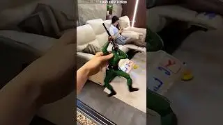 Spielzeug-Armee vs. Ehefrau 😱😂 | Unerwartetes Ende#deutschland #lustig