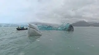 הקרחון בפיורד  PIE XI GLACIER בפטגוניה מתהפך במפתיע במים