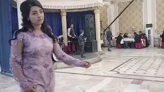 kichkina baxshi To'y xizmatida