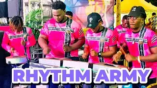 Группа Rhythm Army принесла на танцы своё оружие.