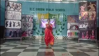 Solo dance by Manvi 6A4 