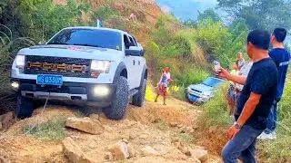 Ford F150 Raptor R 5.2L V8 vs Land Rover Defender 3.0L and Tank 500 3.0L V6 Turbo Off-road Driving